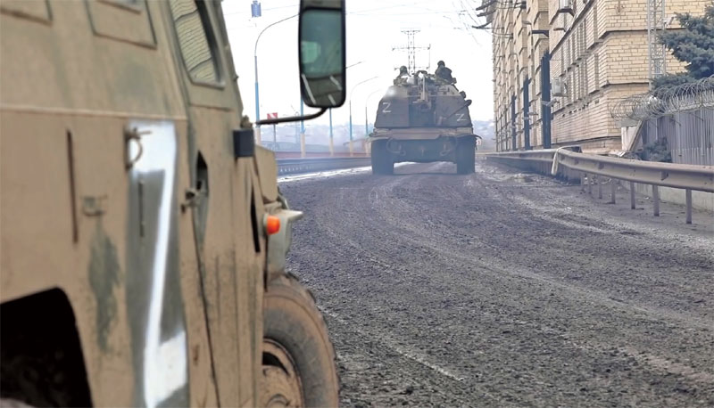 Russian troops push toward the Ukrainian capital Kyiv