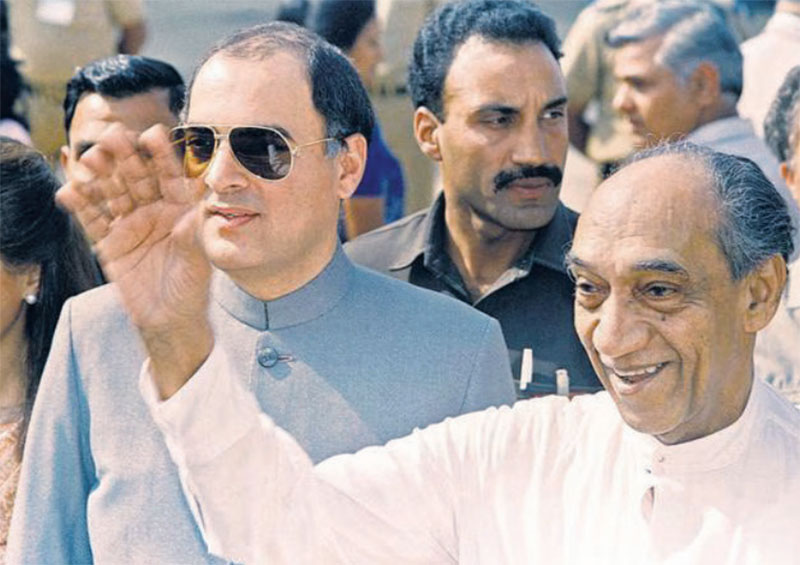 Sri Lankan President J.R. Jayewardene (right) arrives in New Delhi in November 1987 to hold talks with Indian Prime Minister Rajiv Gandhi